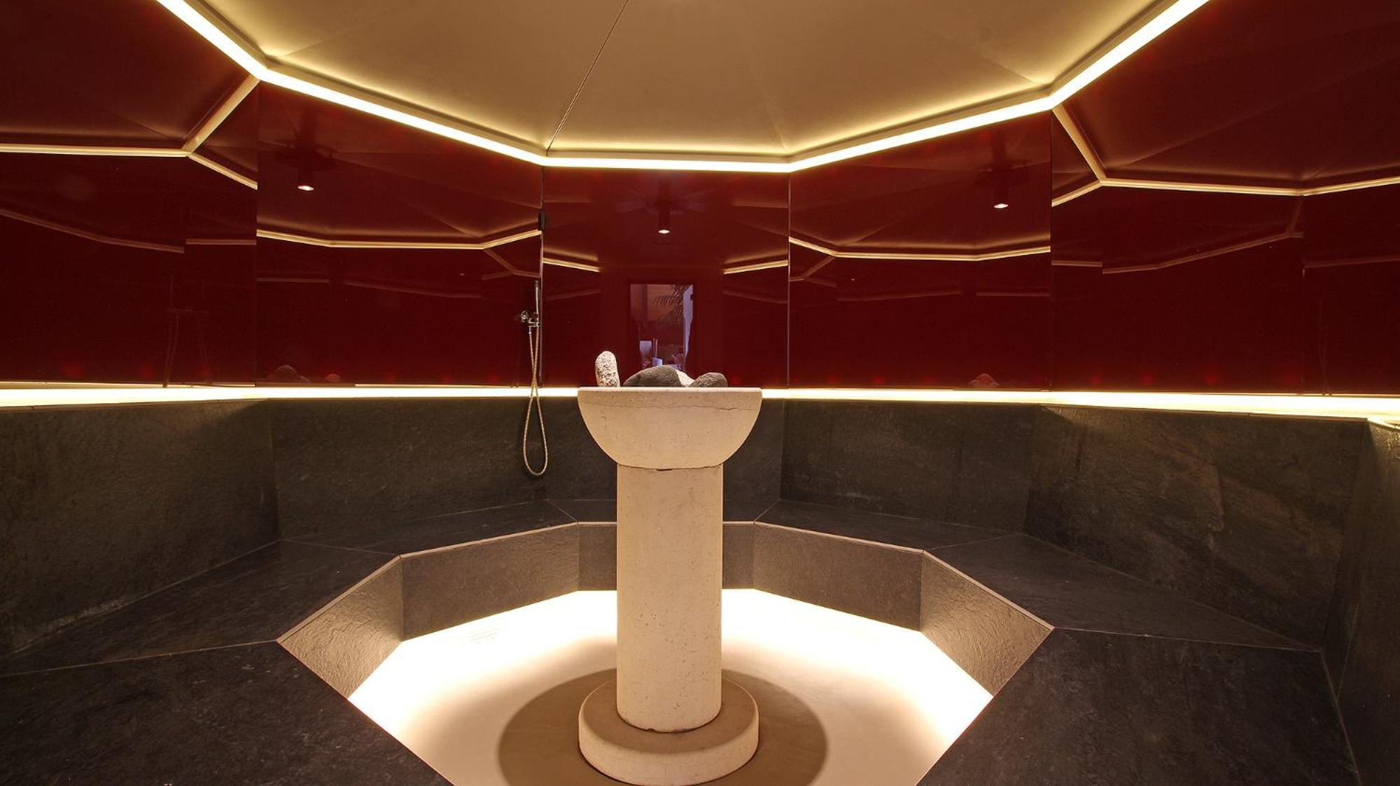 Luxury August Hotel